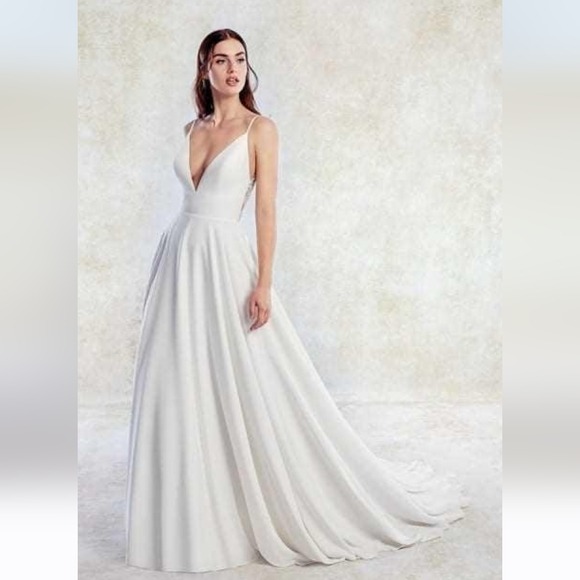 Wedding Gown - Picture 6 of 11